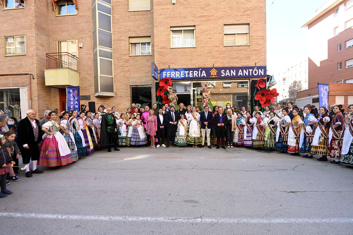 López Miras elogia "la defensa de nuestras señas de identidad" durante la Fiesta de los Buñuelos de San Antón