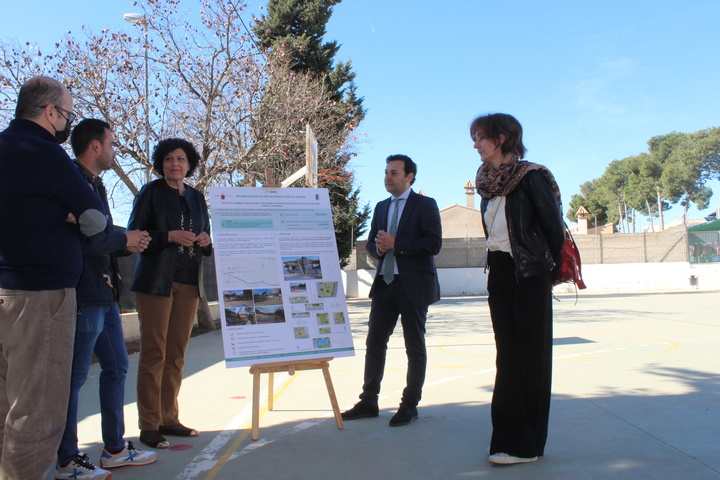 El director general de Territorio y Arquitectura, Jaime Pérez Zulueta, y la alcaldesa de Puerto Lumbreras, María Ángeles Túnez, en la presentación de la subvención regional para la implantación de Soluciones Basadas en la Naturaleza (SBN) en el municipio