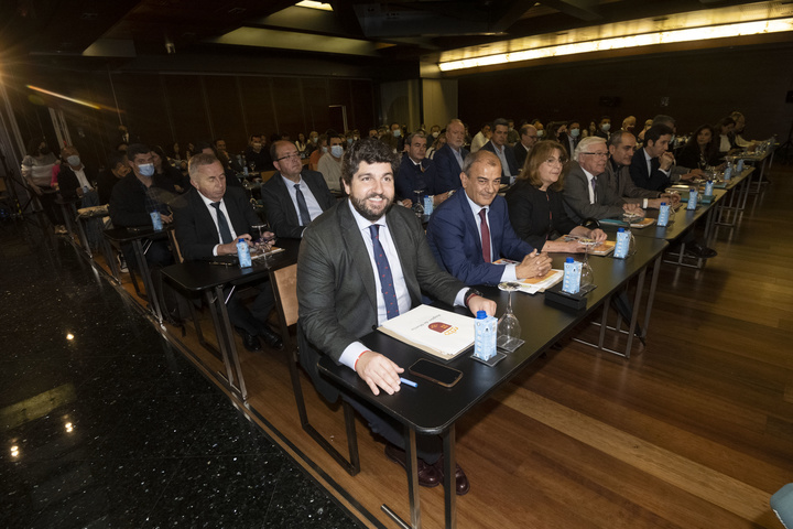 López Miras reafirma su apoyo a la educación concertada durante la reelección de Juan Antonio Pedreño al frente de Unión de Cooperativas de Enseñanza Región de Murcia