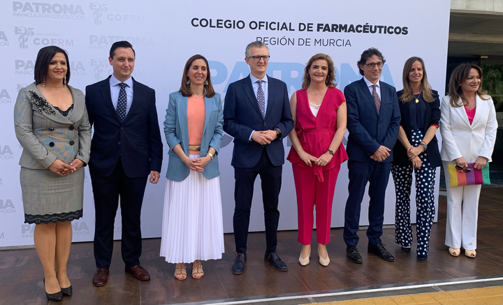 El consejero de Salud asiste al acto de celebración de la patrona de los farmacéuticos