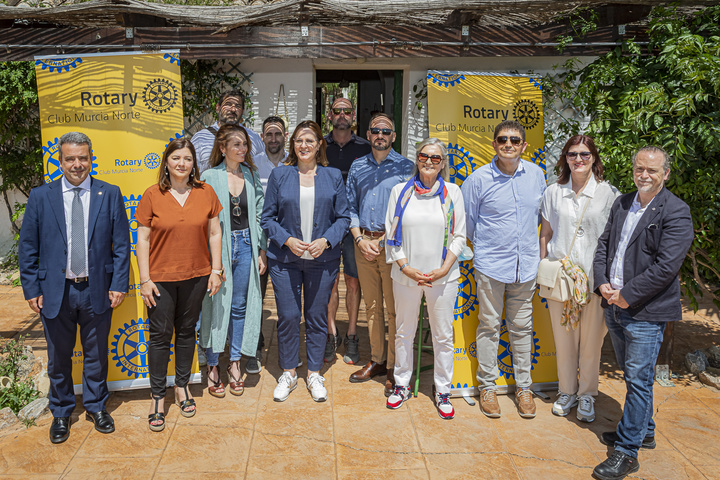 Isabel Franco inaugura el proyecto solidario 'Huertos Terapéuticos' a beneficio de la Federación de Salud Mental