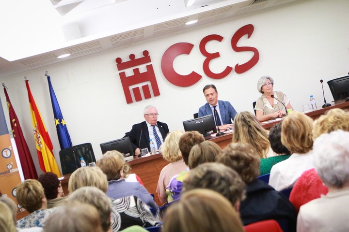 El consejero Marcos Ortuño en la inauguración de la X II Jornada informativa de consumo 'Innovación y Calidad en la Cadena Agroalimentaria', organizada por Thader Consumo.