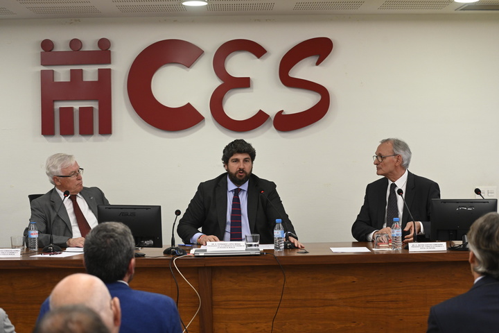 López Miras, en la jornada de presentación del estudio 'Las zonas rurales de la Región de Murcia', elaborado por el Consejo Económico y Social de la Región de Murcia (2)