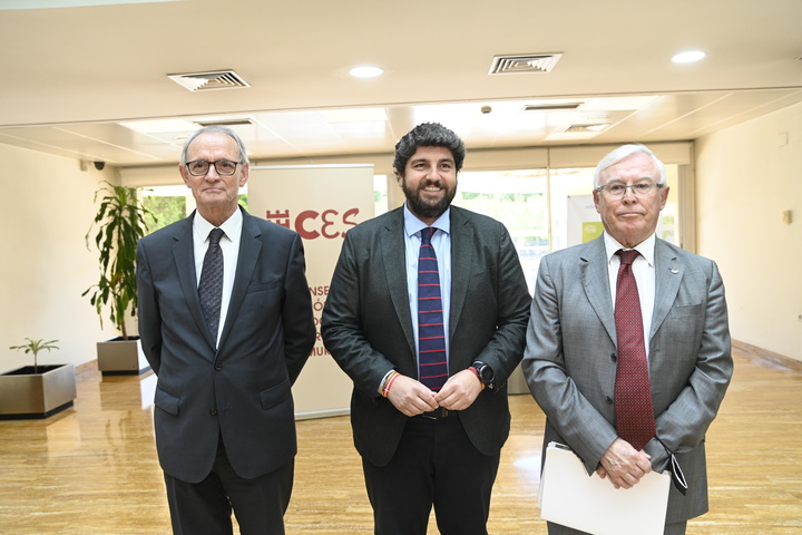 López Miras afirma que fijar población en el medio rural "es uno de los grandes objetivos de los próximos años" y destaca las ayudas que ya incluye la Estrategia regional
