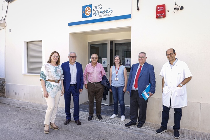 Isabel Franco visita el nuevo centro de salud mental de Jesús Abandonado