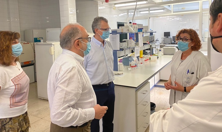 El consejero de Salud visita el centro de Salud Pública de las áreas de salud de Cartagena y Mar Menor