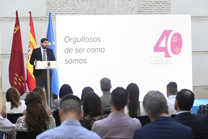 El presidente López Miras, en la presentación del programa de actividades con motivo del 40º Aniversario del Estatuto de Autonomía