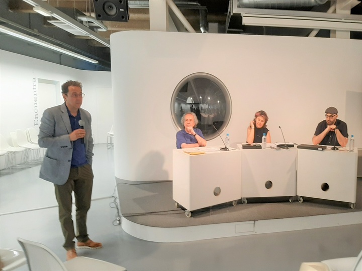 El director general del ICA, Manuel Cebrián, y los profesores Francisco Jarauta y Miguel Ángel Hernández, junto a la autora del libro, Sylvia Molina