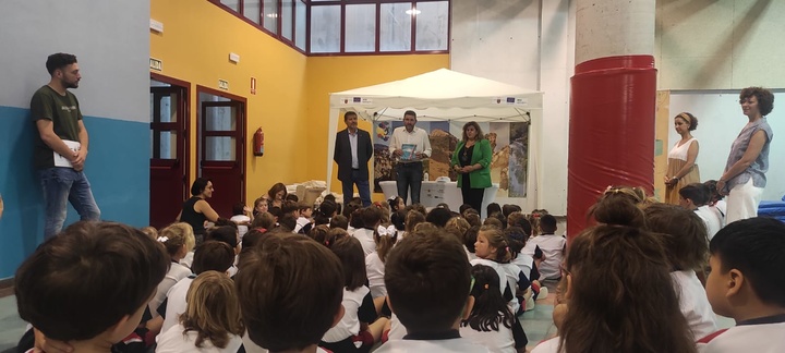 La Comunidad difunde valores ambientales y consejos para la protección de los espacios protegidos entre más de 150 escolares del municipio de San Javier