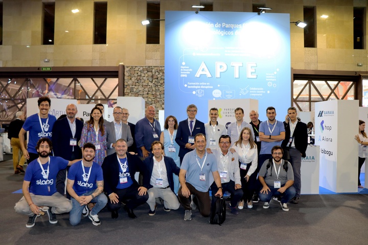 El consejero de Econom&iacute;a, Hacienda y Administraci&oacute;n Digital, Luis Alberto Mar&iacute;n, junto con la delegaci&oacute;n regional que ha participado en el Digital Enterprise Show 2022