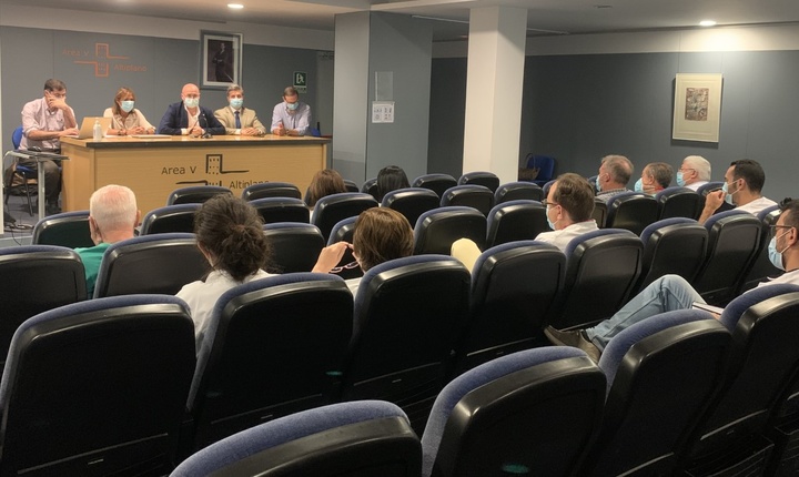 El director gerente del Servicio Murciano de Salud se reúne con el equipo directivo del área de salud V