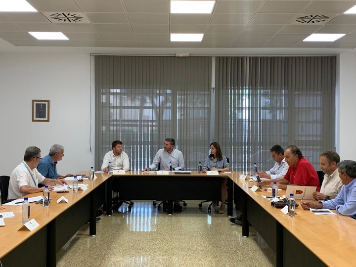 El consejero se reunió con los representantes de las organizaciones agrarias para consensuar un documento en defensa de los intereses regionales