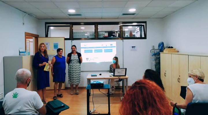 La directora del Servicio Regional de Empleo y Formación visita las instalaciones del Servicio de Integración Laboral de Famdif (Federación de Asociaciones Murcianas de Personas con Discapacidad Física y Orgánica)