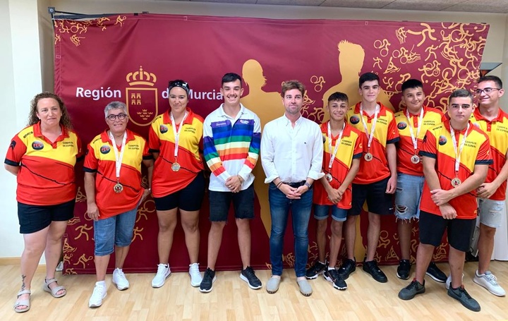 El director general de Deportes recibe al murciano Jesús Escacho, campeón del mundo de Petanca