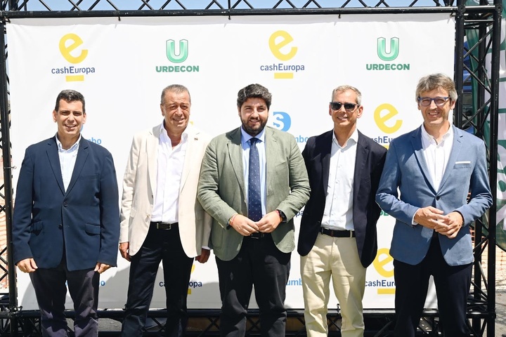 López Miras preside el acto de colocación de la primera piedra del nuevo Centro Logístico de Cash Europa (2)