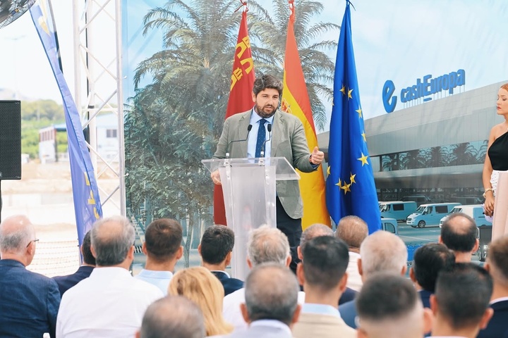 López Miras destaca los 450 empleos que creará el nuevo centro logístico de Cash Europa con más de 35 millones de inversión