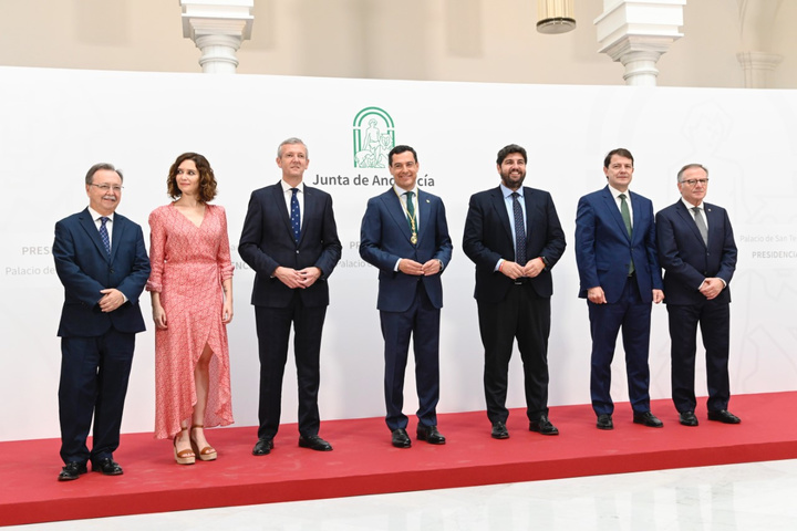 El jefe del Ejecutivo regional, Fernando López Miras, asiste hoy a la toma de posesión de Juan Manuel Moreno Bonilla como presidente de la Junta de Andalucía (2)