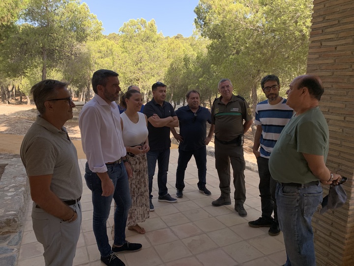 Antonio Luengo junto a la alcaldesa de Fortuna, Catalina Herrero, en la apertura del nuevo punto de información de la Sierra de la Pila