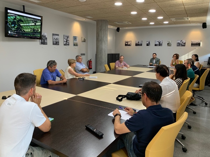 El director de Territorio y Arquitectura, Jaime Pérez Zulueta, junto con el equipo de expertos de la UMU redactor de la guía de especies arbóreas y arbustivas