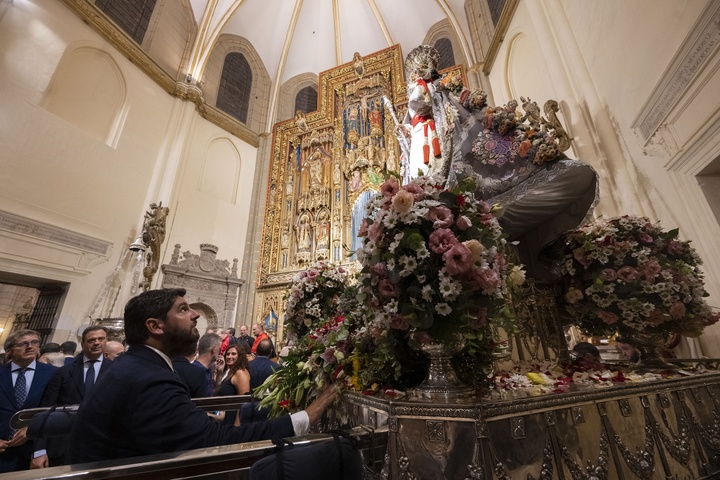 López Miras acompaña a la Fuensanta en su llegada a Murcia y destaca "la ilusión de miles de murcianos"