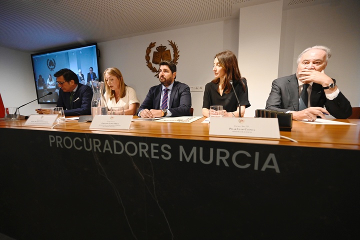 López Miras participa con la ministra de Justicia en la inauguración de la renovada sede del Colegio de Procuradores de Murcia (2)