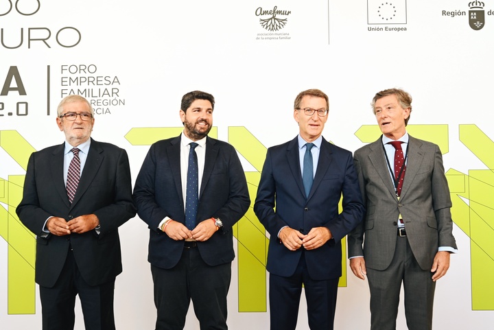 López Miras inaugura la segunda edición de 'Avanza', Foro de Empresa Familiar de la Región de Murcia