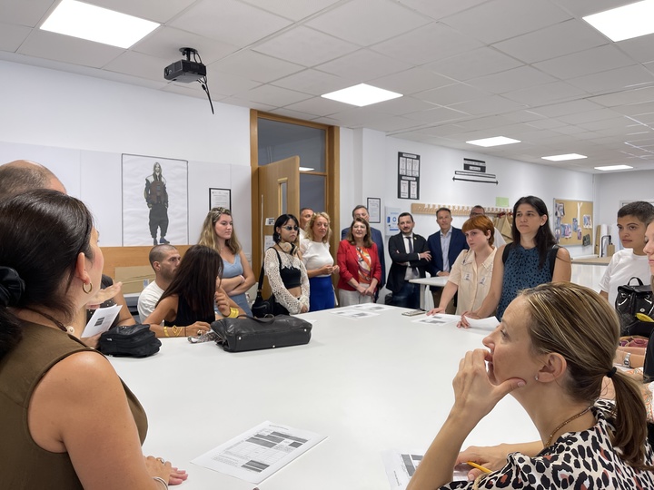 La consejera María Isabel Campuzano, en su visita al IES Bartolomé Pérez Casas de Lorca