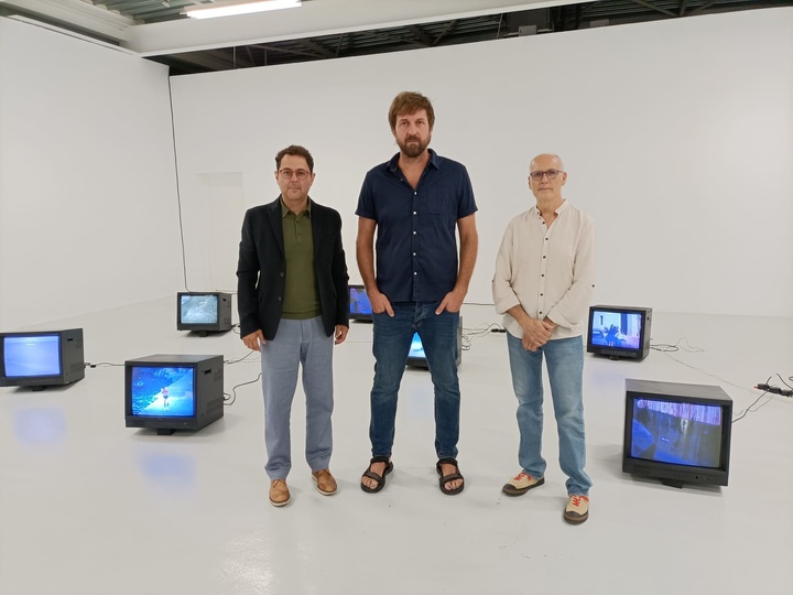 El director general del ICA, Manuel Cebrián, el artista Salvi Vivancos, y el comisario de la exposición, Enric Mira Pastor.