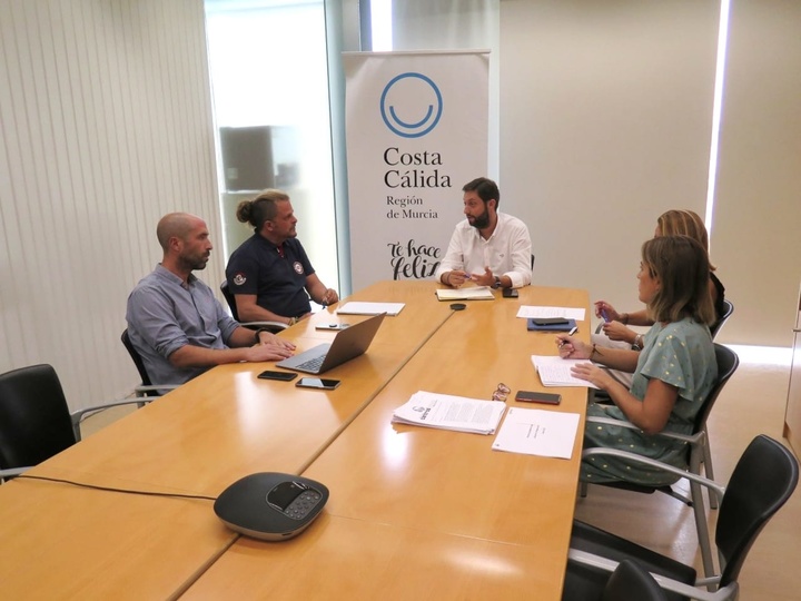 Reunión del director del Itrem, Juan Francisco Martínez, con el presidente de la ACBRM, Sergio Criado, y Dionisio García, gerente de la Estación Náutica del Mar Menor.