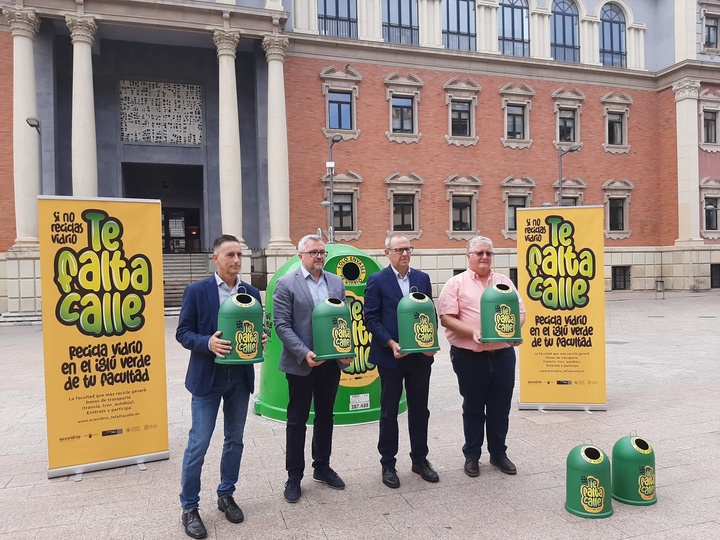 El director general de Medio Ambiente, Francisco Marín, con representantes de Ecovidrio y de las universidades de Murcia y Politécnica de Cartagena
