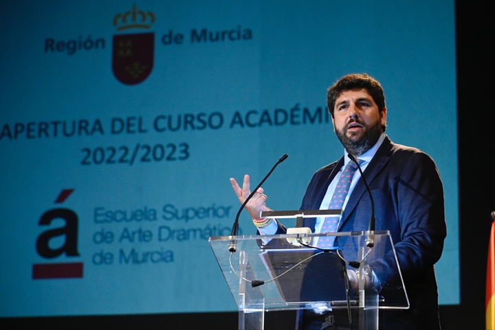 López Miras destaca en la apertura del curso de la ESAD el nivel de los actores y dramaturgos formados en sus aulas