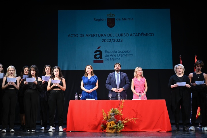 López Miras preside el acto de inauguración del curso académico 2022-2023 de la Escuela Superior de Arte Dramático de Murcia (2)