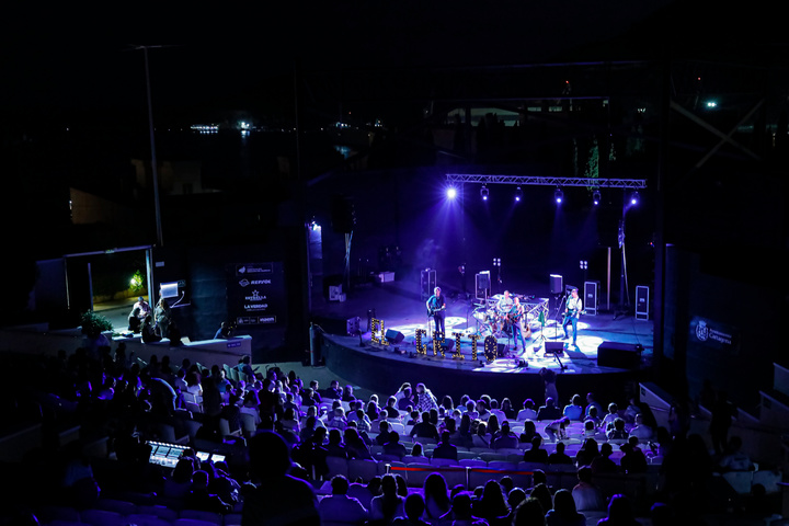 Isabel Franco asiste a la octava edición del concierto benéfico el 'Grito de Asido' (2)