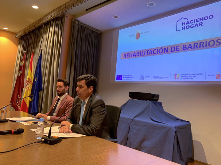 Imagen del último encuentro celebrado en la Consejería de Fomento e Infraestructuras con los representantes municipales para dar a conocer las ayudas para la rehabilitación de barrios financiadas con los fondos Next Generation (1)