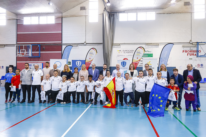 La vicepresidenta Isabel Franco inaugura la I Copa de Europa de Fútbol Sala de Talla Baja
