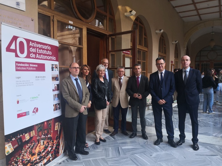 La directora general de Universidades e Investigación, María Isabel Fortea, participó en la jornada sobre el 40 aniversario del Estatuto de Autonomía de la Región de Murcia, que ha organizado la Fundación Séneca.