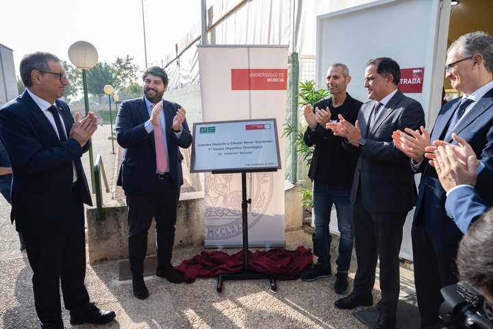López Miras inaugura en Murcia un gimnasio para pacientes de cáncer y señala a su creador como "ejemplo para toda la Región"
