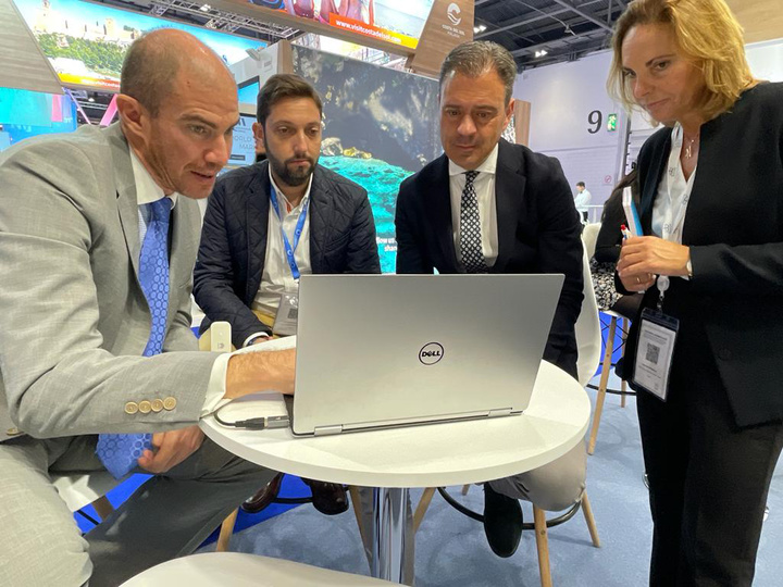 La delegación de la Región en la feria de Londres mantiene más de 40 encuentros estratégicos destinados a impulsar el turismo británico