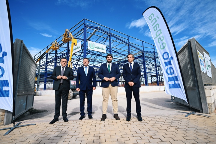 López Miras visita las instalaciones de Hero España en Alcantarilla, coincidiendo con el centenario de la llegada de esta empresa a la localidad