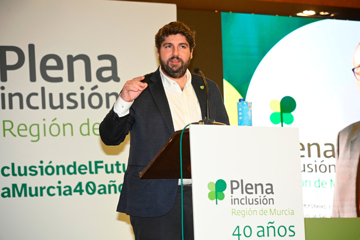El jefe del Ejecutivo autonómico, Fernando López Miras, asistió al acto en conmemoración del 40 aniversario de Plena Inclusión Región de Murcia (2)