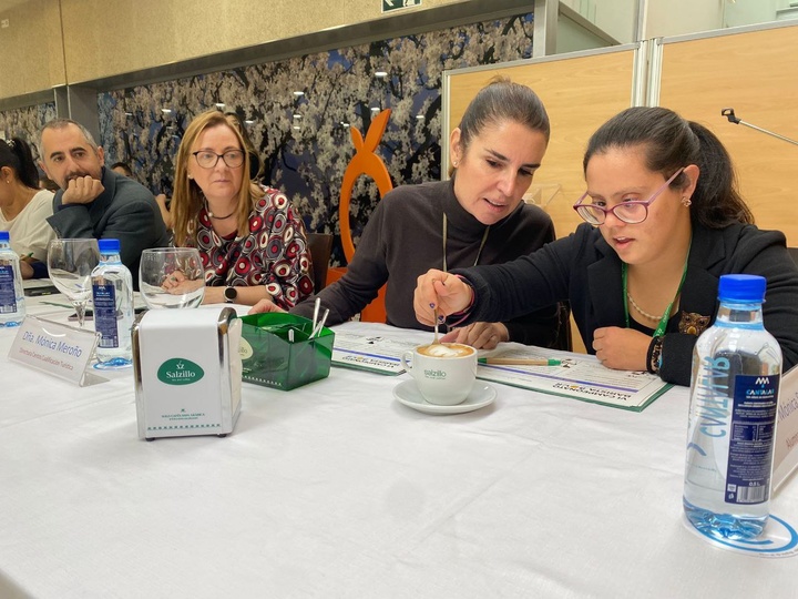 Diez usuarios de Assido demuestran su maestría en el VI concurso de Barista Down del CCT