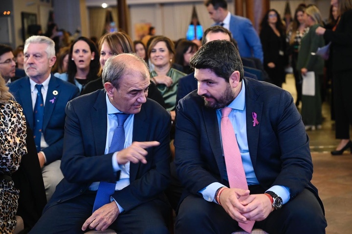 El presidente de la Comunidad clausura el acto con motivo del Día Mundial del Cooperativismo y entrega de los 'Premios Arco Iris' y 'Premios Ucoerm' (1)