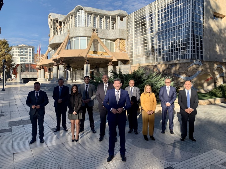 El equipo directivo de la Consejería, en la Asamblea Regional