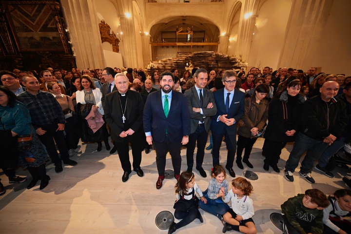 López Miras inaugura el belén tradicional de San Esteban (2)