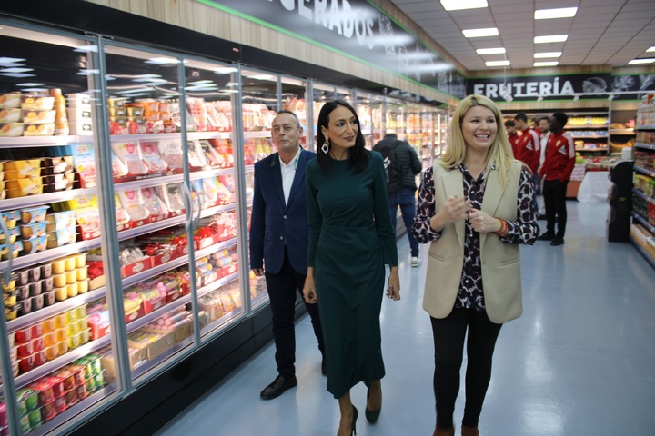 La consejera Valle Miguélez asiste a la inauguración de un supermercado de la cadena Lesco en Murcia