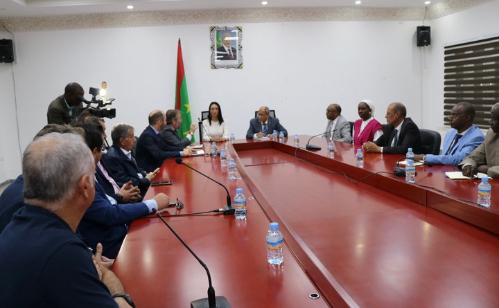 La consejera de Empresa, Empleo, Universidades y Portavocía, Valle Miguélez, se reunió con el  secretario general del Ministerio de Asuntos Económicos de Mauritania, Yacoub Ahmed Aicha. 2