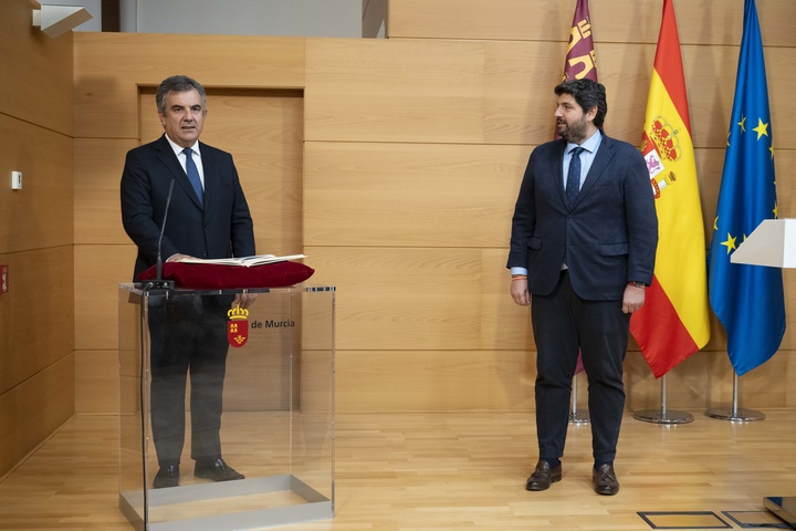 Toma de posesión de Juan María Vázquez como nuevo consejero de Medio Ambiente, Mar Menor, Universidades e Investigación