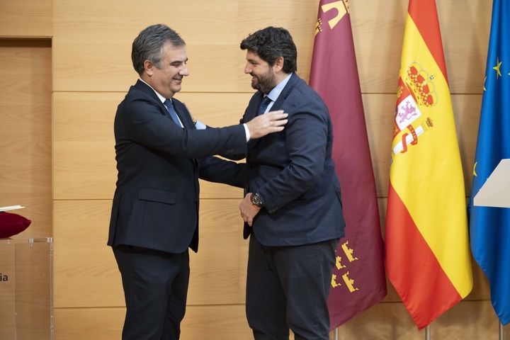 Toma de posesión de Juan María Vázquez como nuevo consejero de Medio Ambiente, Mar Menor, Universidades e Investigación (2)