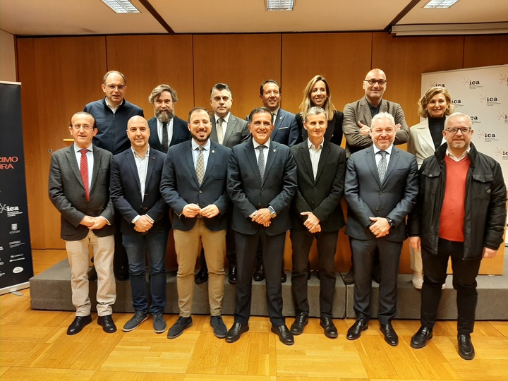 Representantes de las instituciones y organismos que colaboran con los premios.