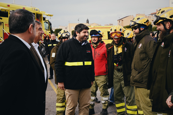 El presidente de la Comunidad, Fernando López Miras, visitó en Alcantarilla la exposición de medios materiales y humanos de los Servicios de Emergencias de la Región de Murcia con motivo del Día Europeo del 112 (2)